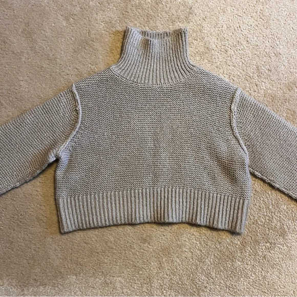 Elodie  Cropped Knit Sweater in grey - Picture 2 of 7